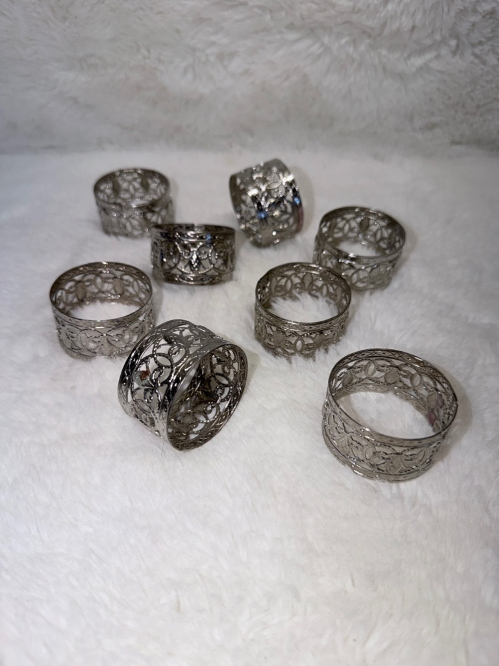 FREE with Bundle - 8 Napkin Rings 2”, Add to Cart & Send Offer Less $5 🌹